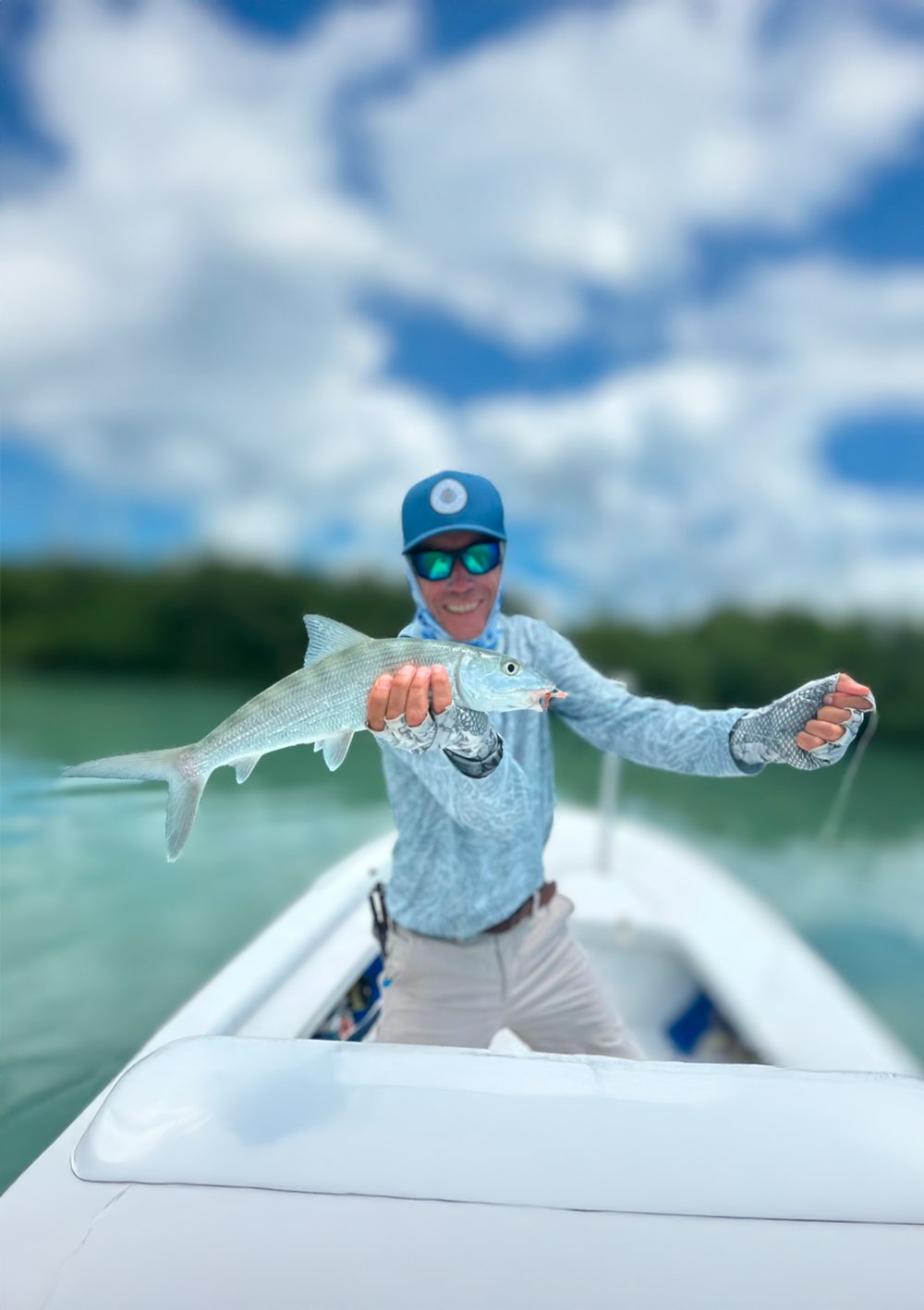 Bone Fish experience hombres con pez gigante